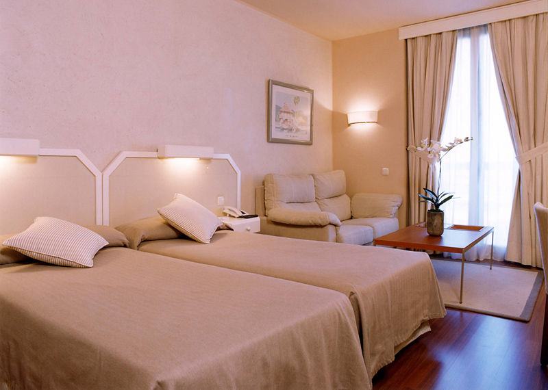 M.A. Hotel Sevilla Congresos Cameră foto